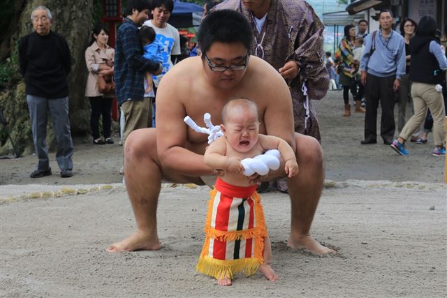 赤ちゃん　土俵入り　相撲